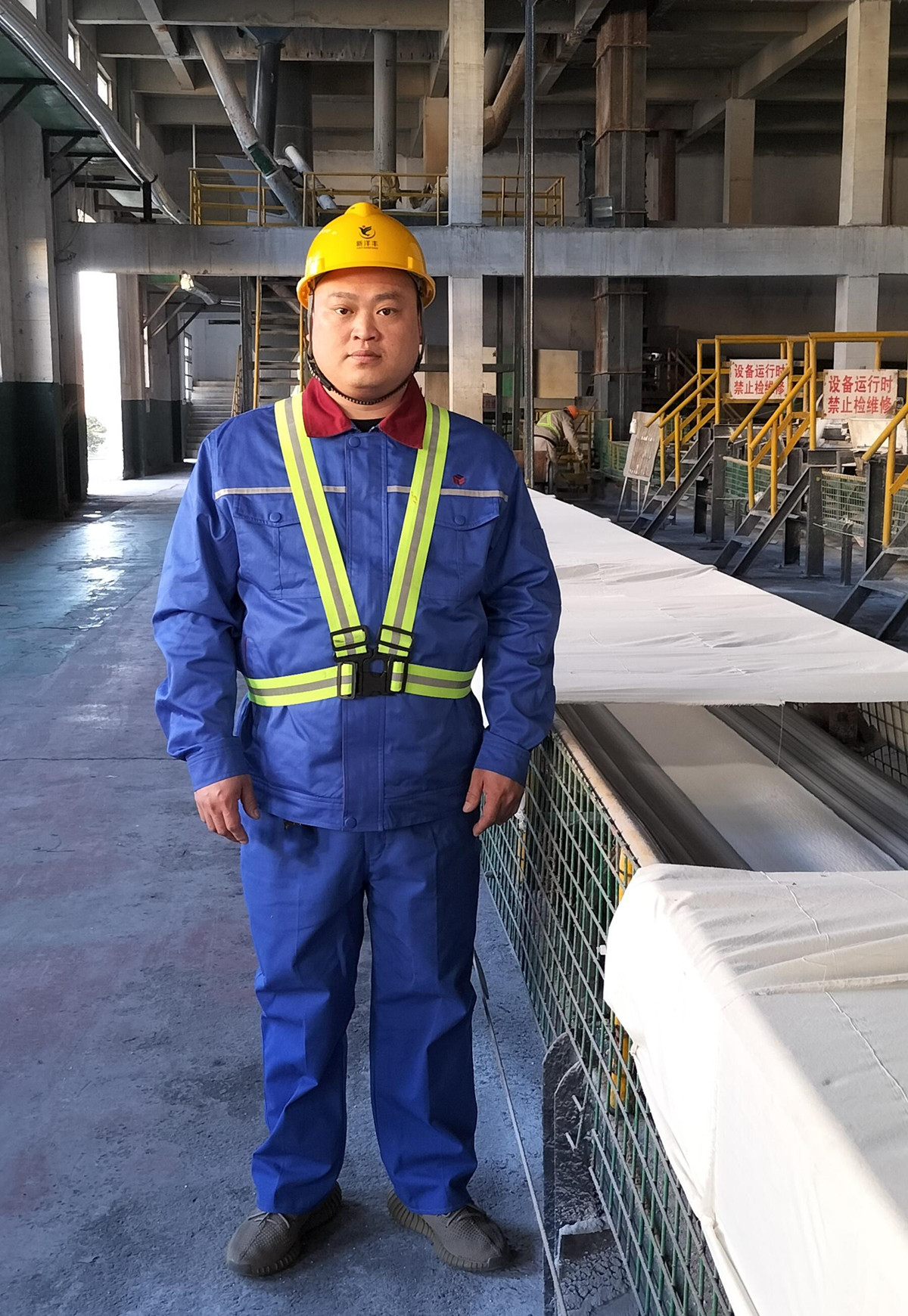 2021年度集团劳动模范、河北yl6776永利集团原料管理员林岩.jpg 2021年度集团劳动模范、河北yl6776永利集团原料管理员林岩.jpg